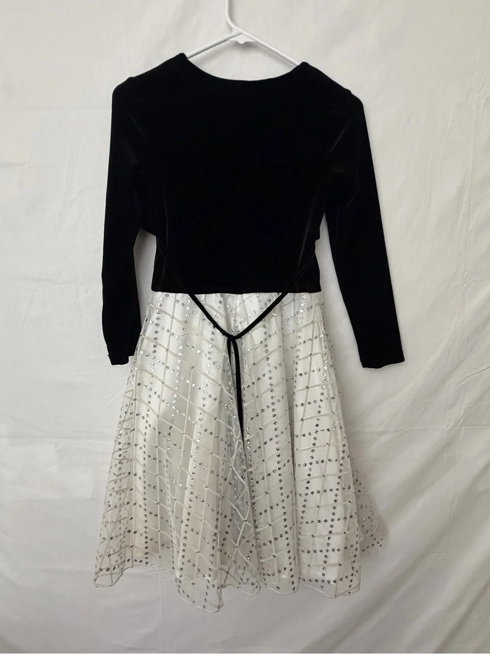 IZ Byer California Girls Size 8 Formal Black Velvet White Sequin Dress(A816)